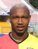 Ousseinoh El Hadji Diouf - warto zapamiętać to nazwisko. Czy piłkarz ten zostanie jedną z gwiazd przyszłorocznych Mistrzostw Świata?