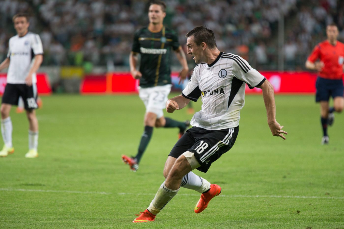 Legia z kompletem punktów. Internet szaleje [PRZEGLĄD TWITTERA]