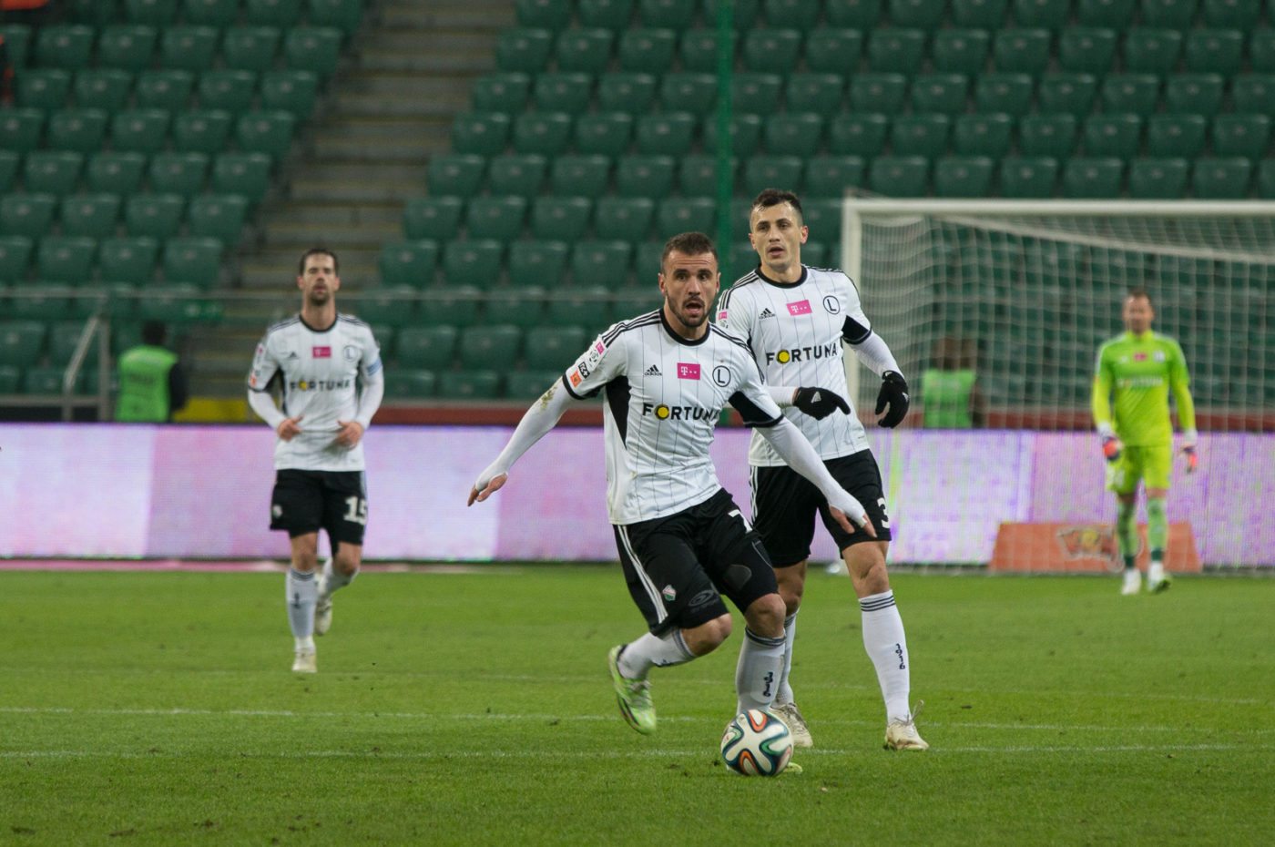 Legia bez Radovicia w składzie przegrywa z Ajaxem!