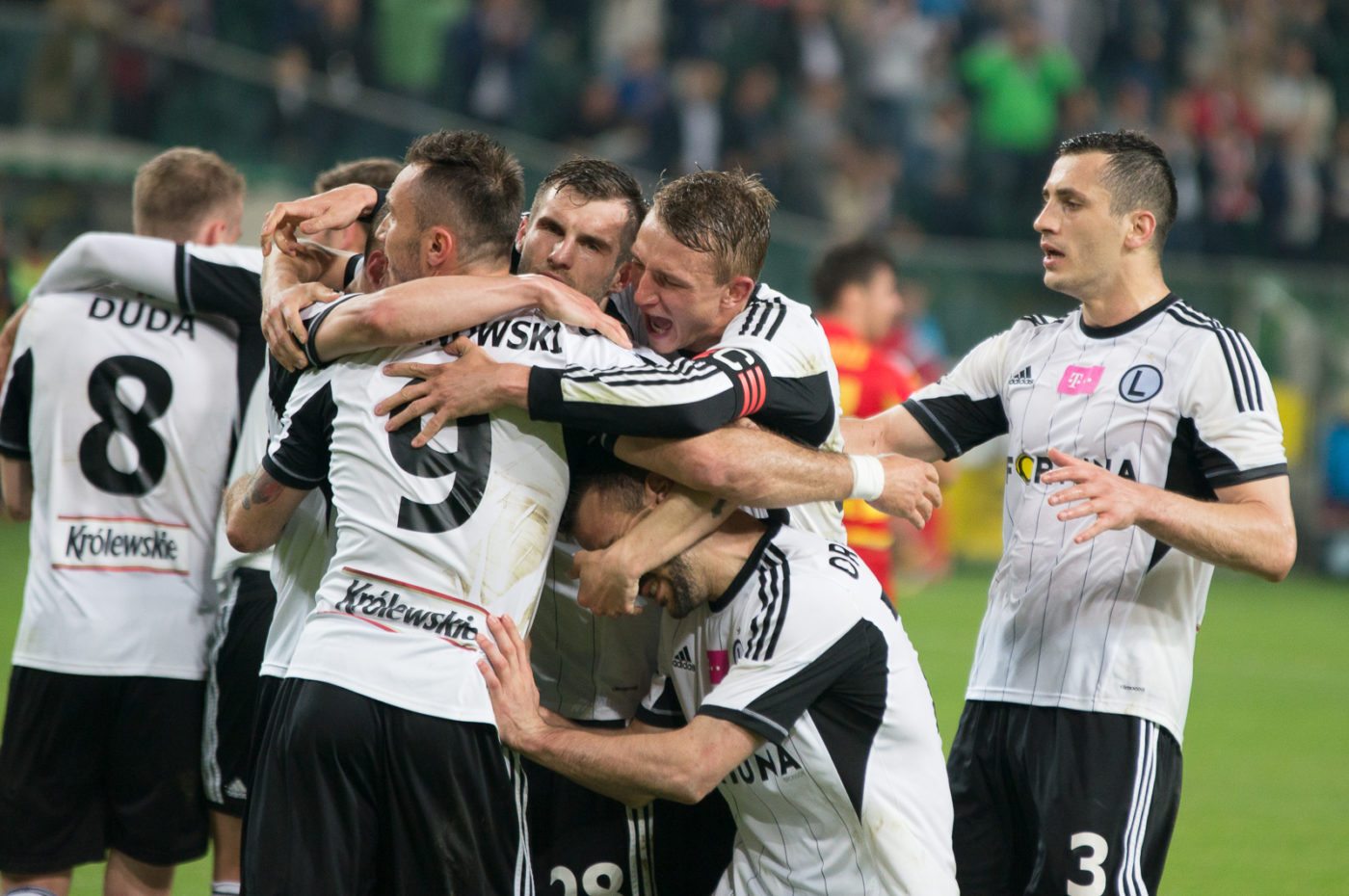 Raport Deloitte: jak zarabiają kluby ekstraklasy?