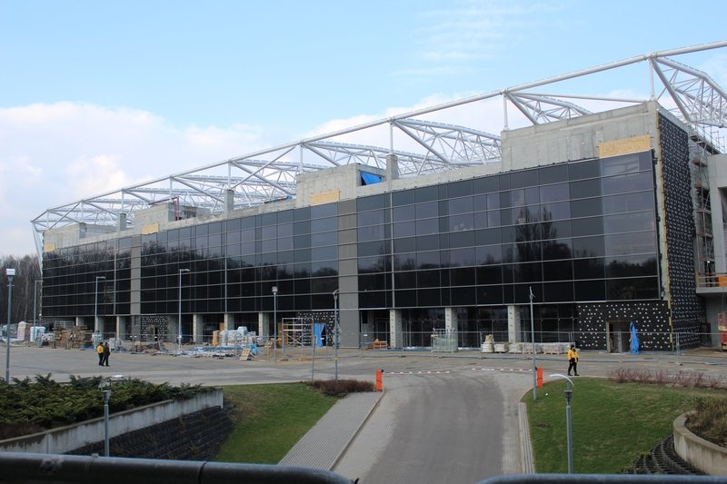 Jedna trybuna, dwa punkty widzenia. Kontrowersyjny obiekt w Łodzi otwarty