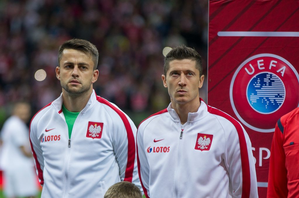 Przebłyski geniuszu Lewandowskiego i Piszczka. Oceny Polaków