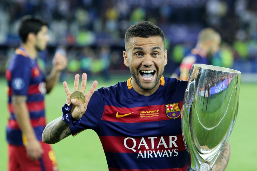 Dani Alves w Barcelonie. Czy pomoże w powrocie na szczyt?