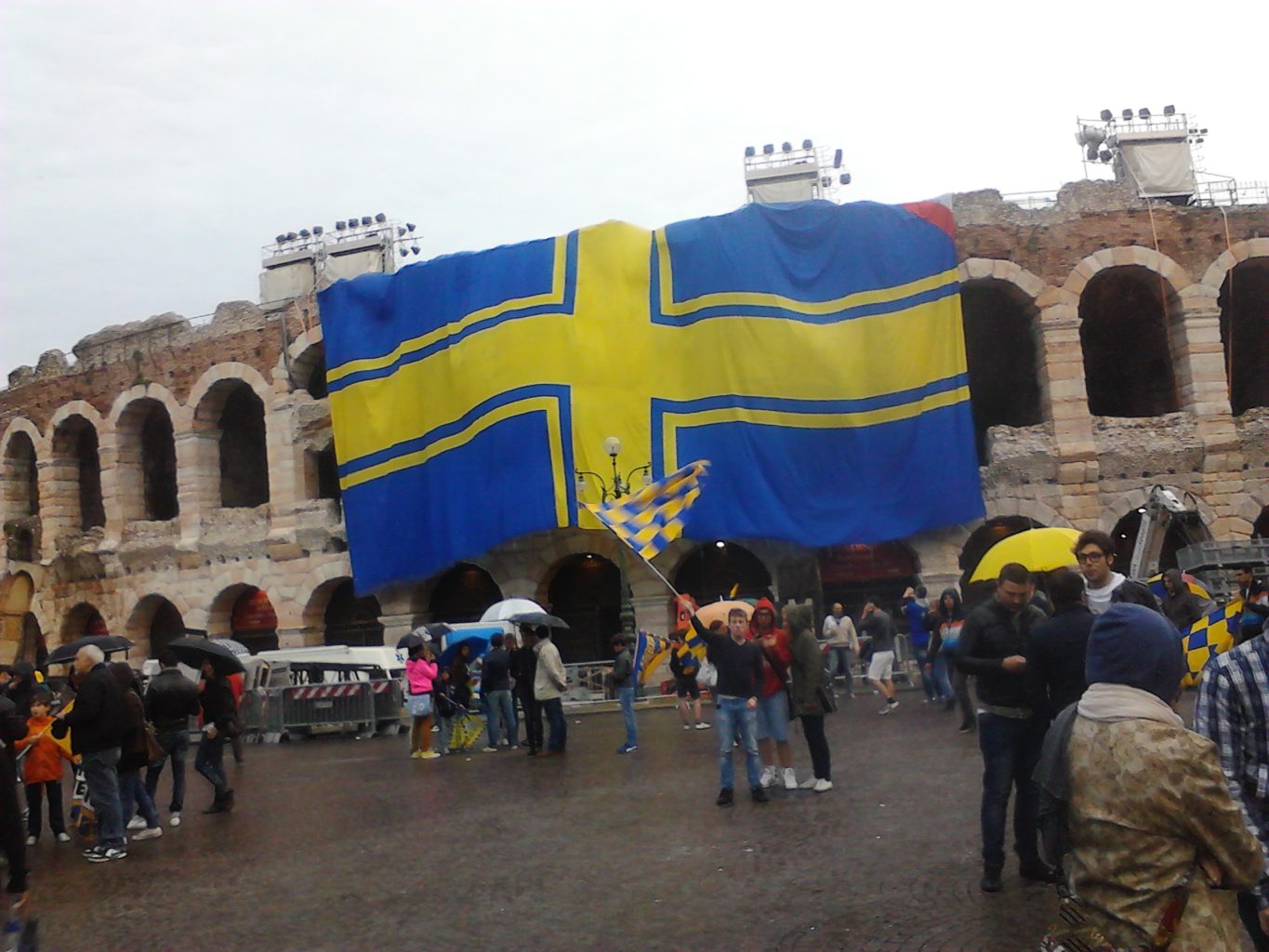 Hellas Werona – tonący statek Delneriego?