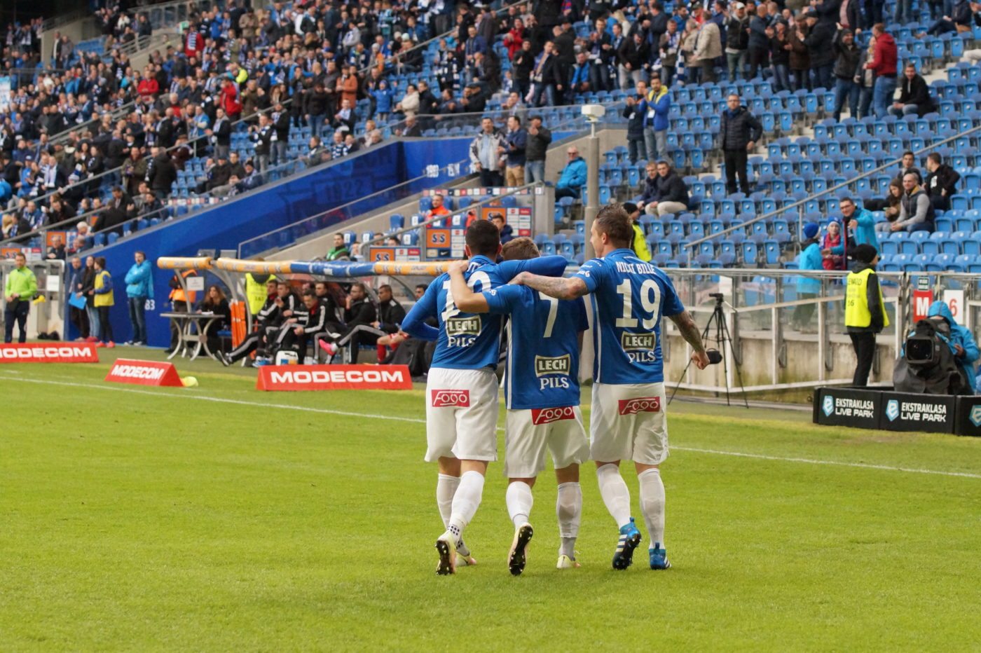 Lech wygrywa po dobrej pierwszej połowie. Kolejna porażka Lechii u siebie