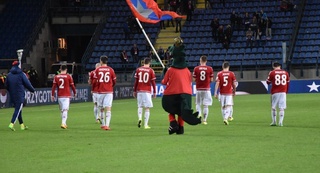 Wisła, czyli spadająca „Biała Gwiazda”. Kłócą się nawet kibice