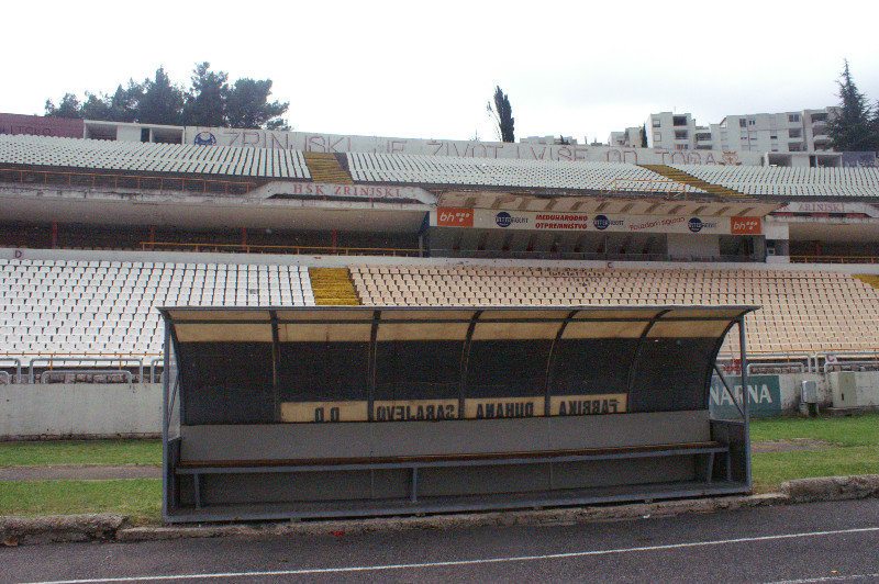 Sztuczny twór powstały ze zgliszczy – jak bośniacka piłka wraca do życia?