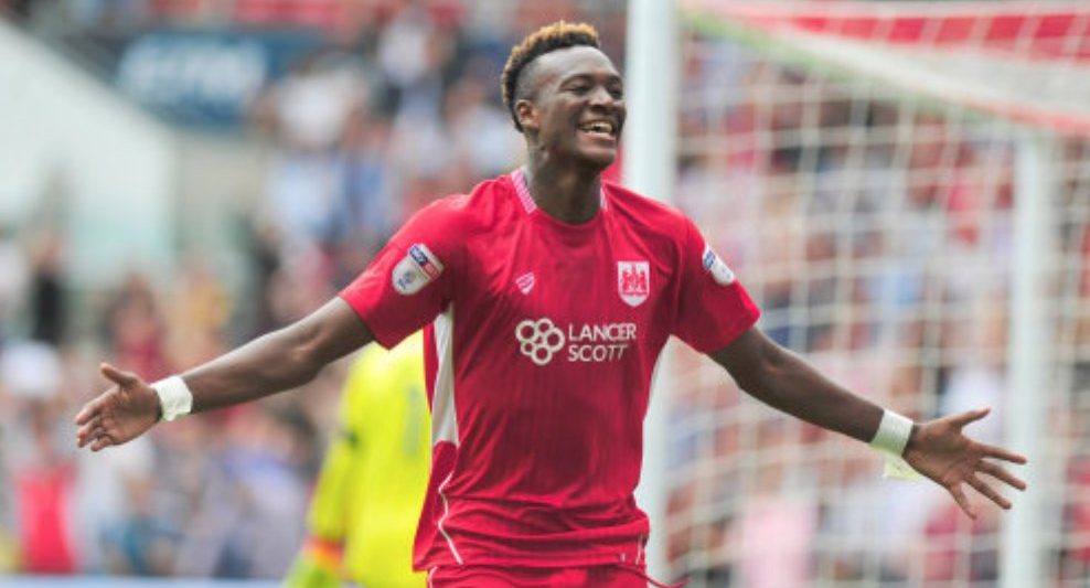 Talent z Chelsea podbija Championship. Tammy Abraham na celowniku