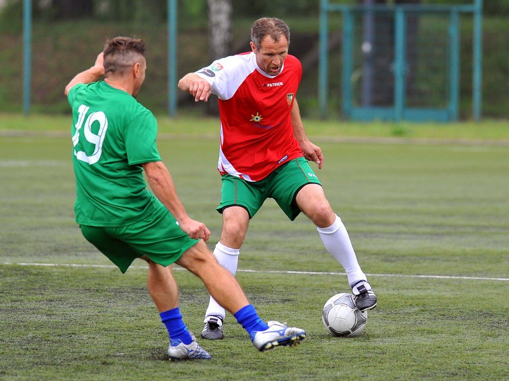 Młokosy vs. oldboje. Komu statystycznie lepiej wiedzie się w ligowych rozgrywkach?