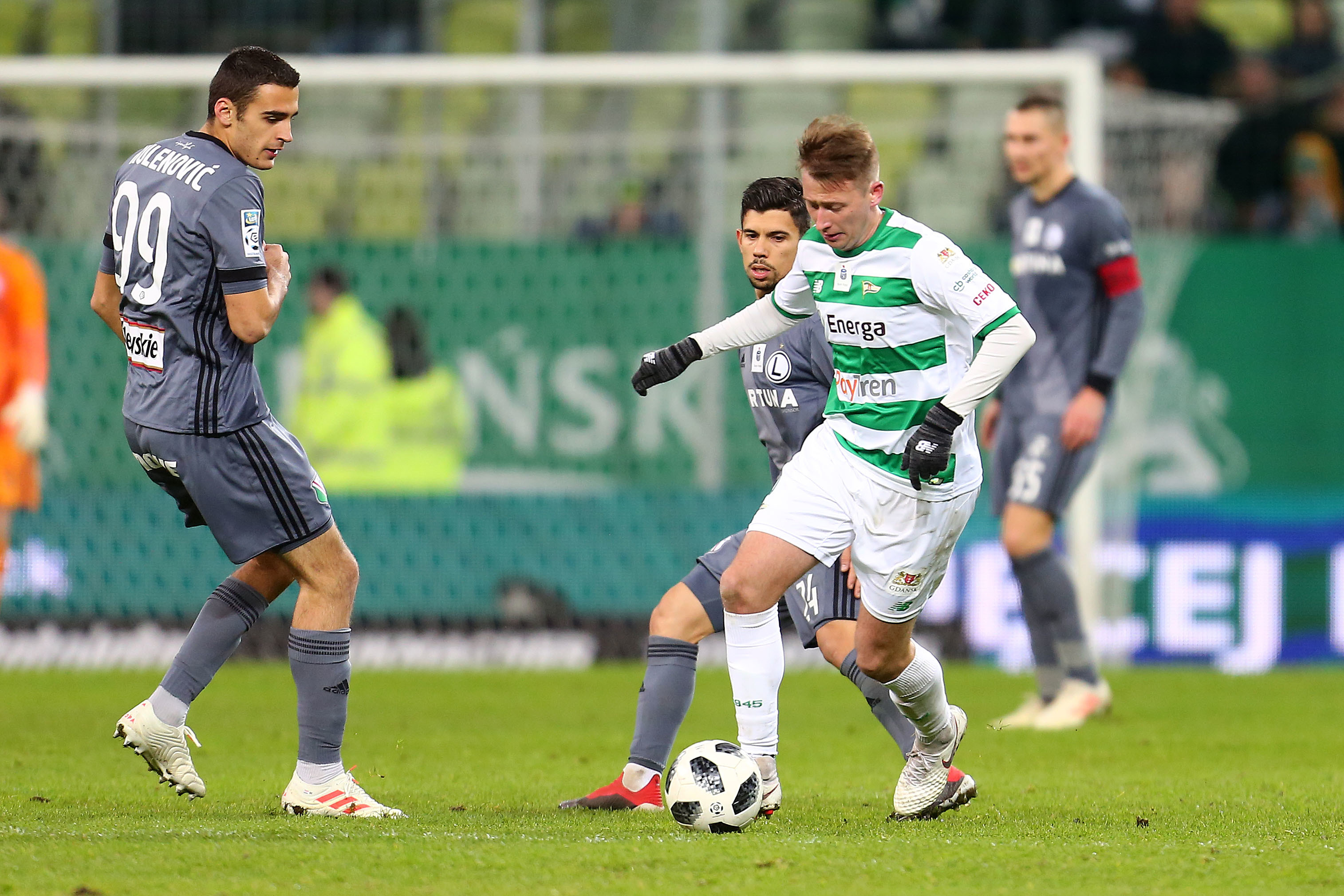 Lechia nie zwalnia tempa, Sobiech w końcu z golem