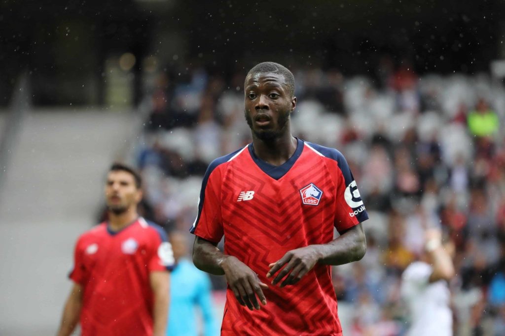 Zaciekły bój o Nicolasa Pépé zmierza ku końcowi