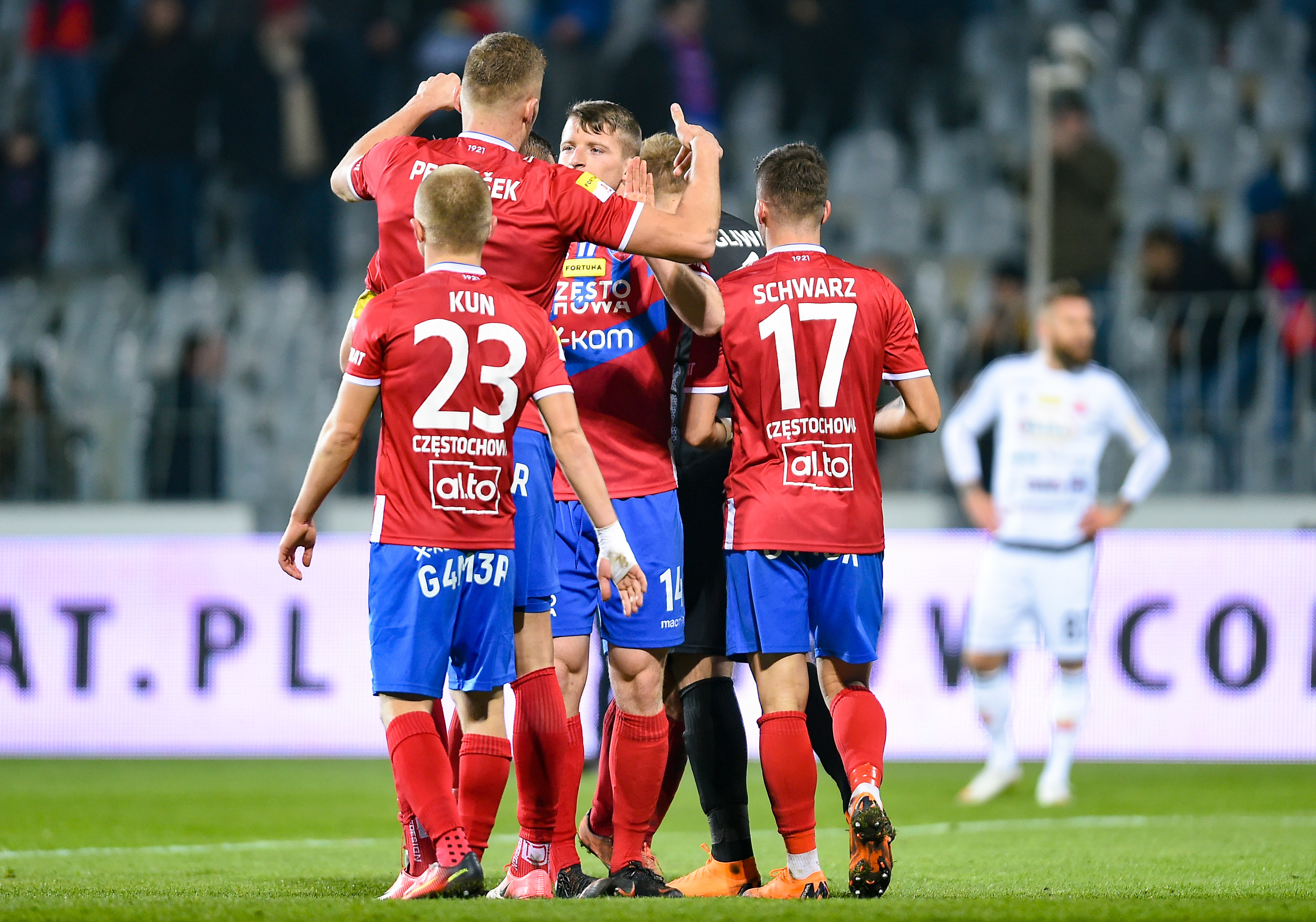 Udany rewanż „Medalików”! Spokojny Raków, niespokojna Wisła