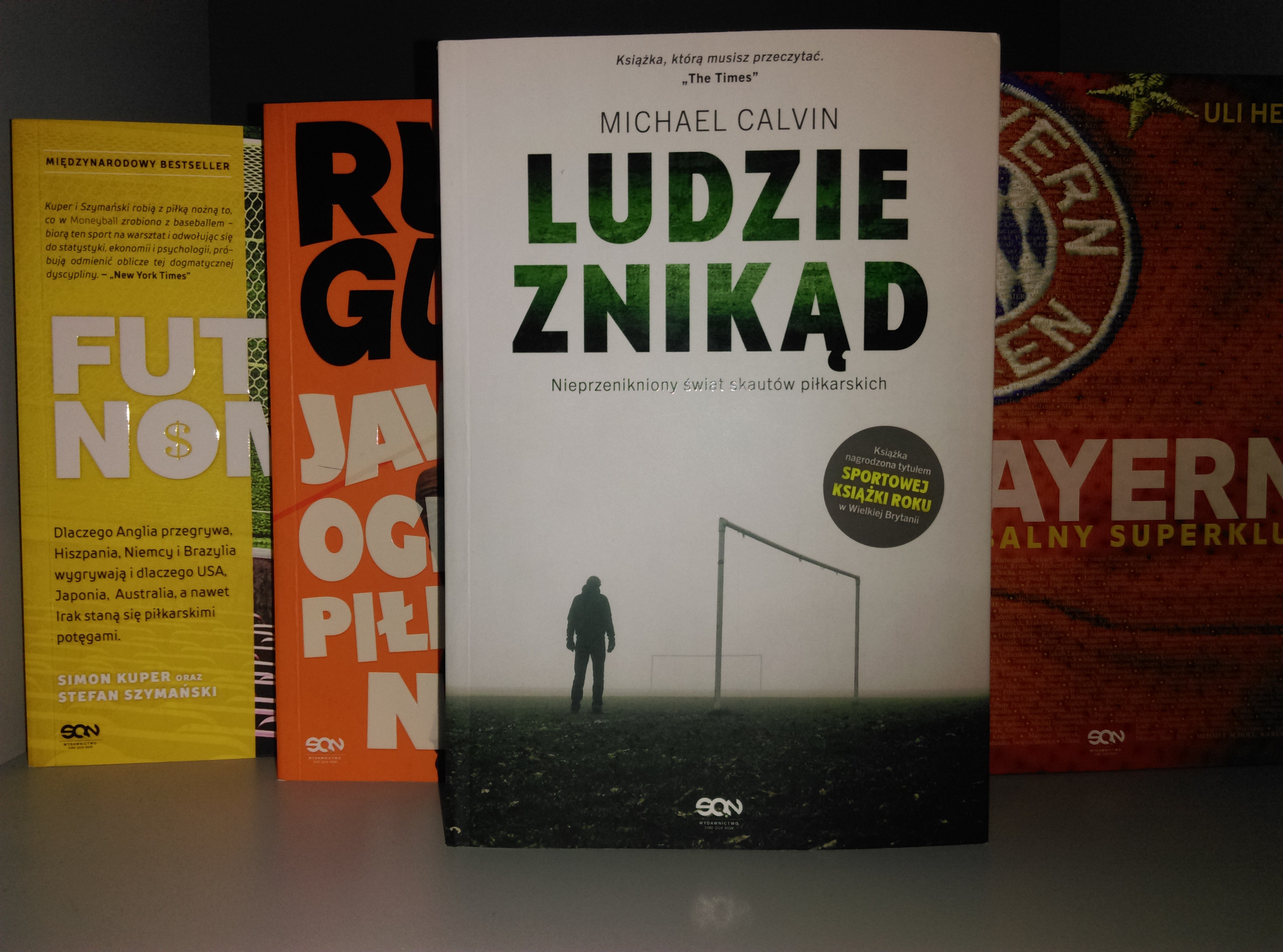 Biblioteczka iGola #7: „Ludzie znikąd” – członkowie ukrytego plemienia futbolu