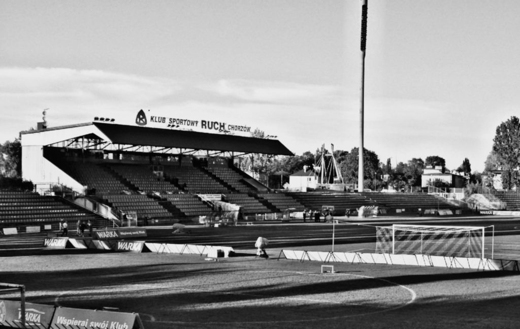 „Niebiescy” w odcieniach czerni