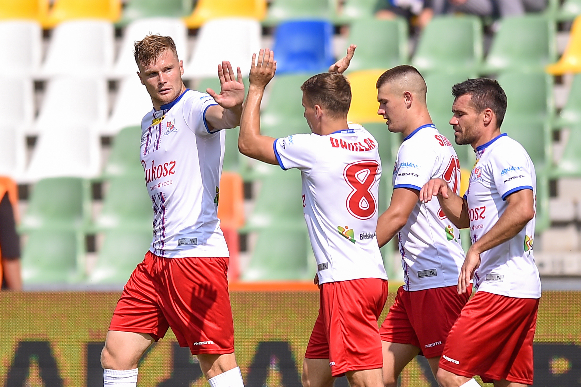 I liga: Ścisk w tabeli to już norma. Zacięta walka czy piłkarska patologia?