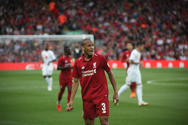 Statek bez kotwicy wjeżdża w sztorm – grudzień Liverpoolu bez Fabinho