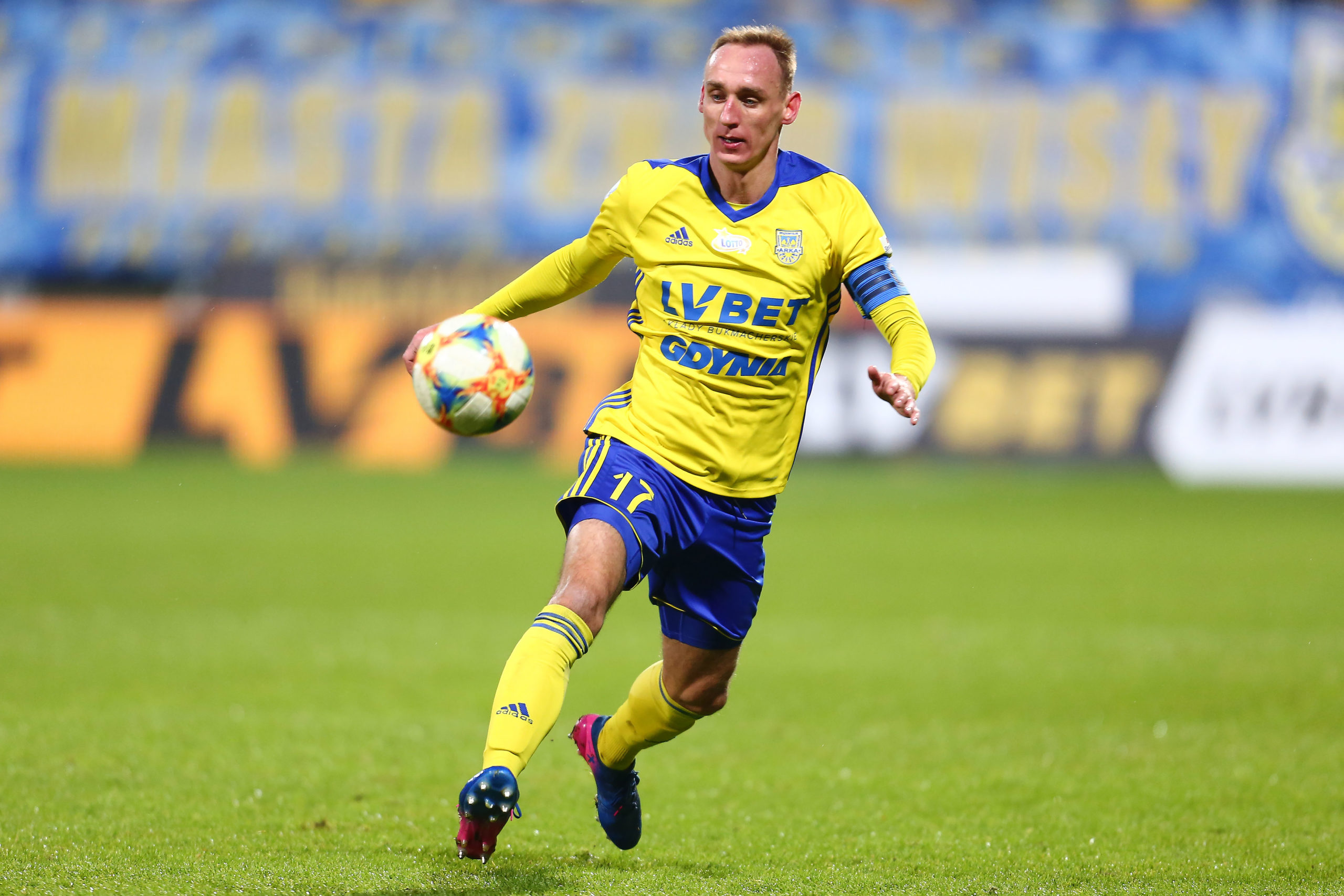 Bez kapitana i kilku majtków. Dokąd płynie Arka?