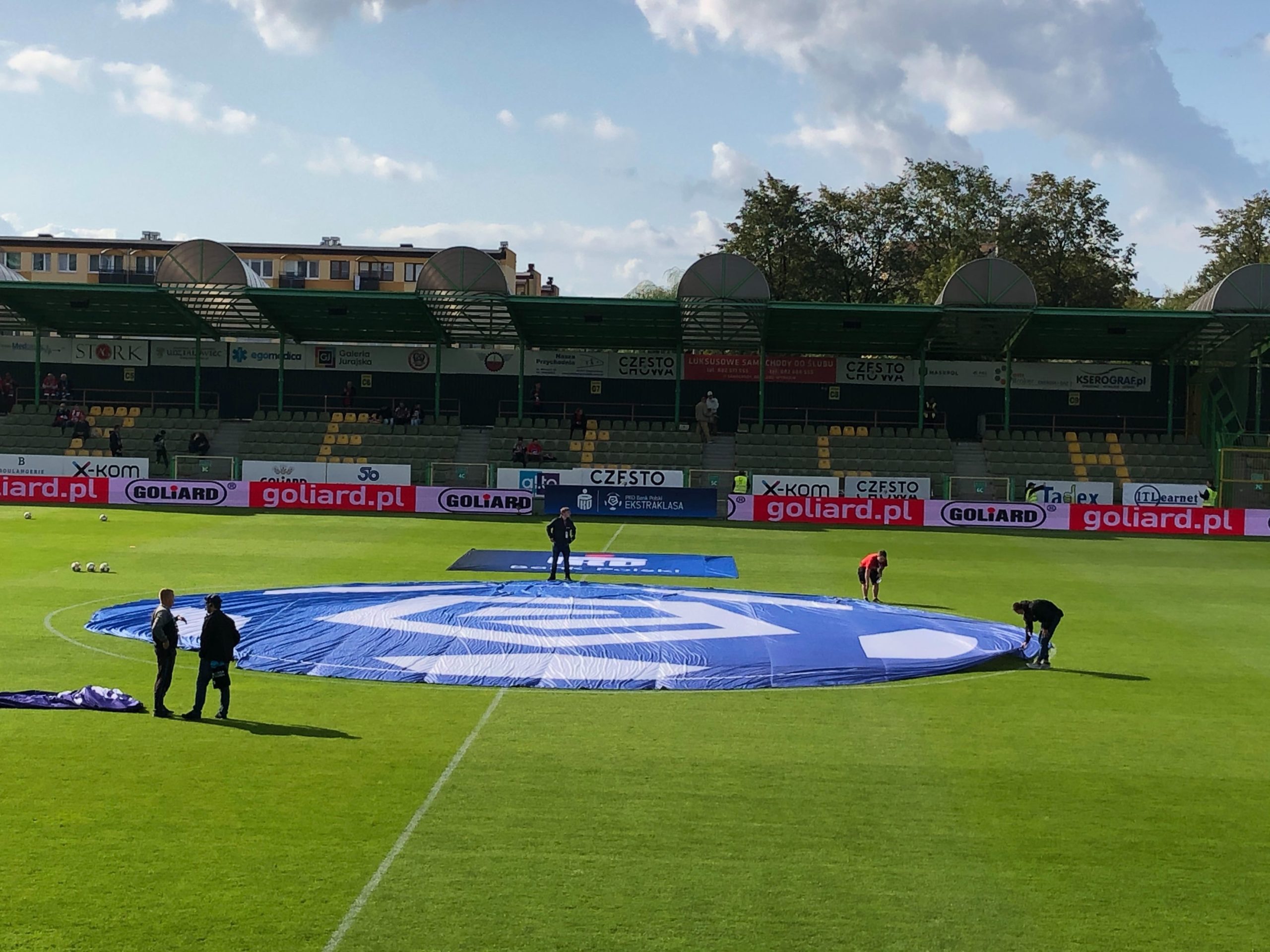 Ekstraklasa zatrzymana. Jak pandemia koronawirusa może wpłynąć na finanse polskich klubów?