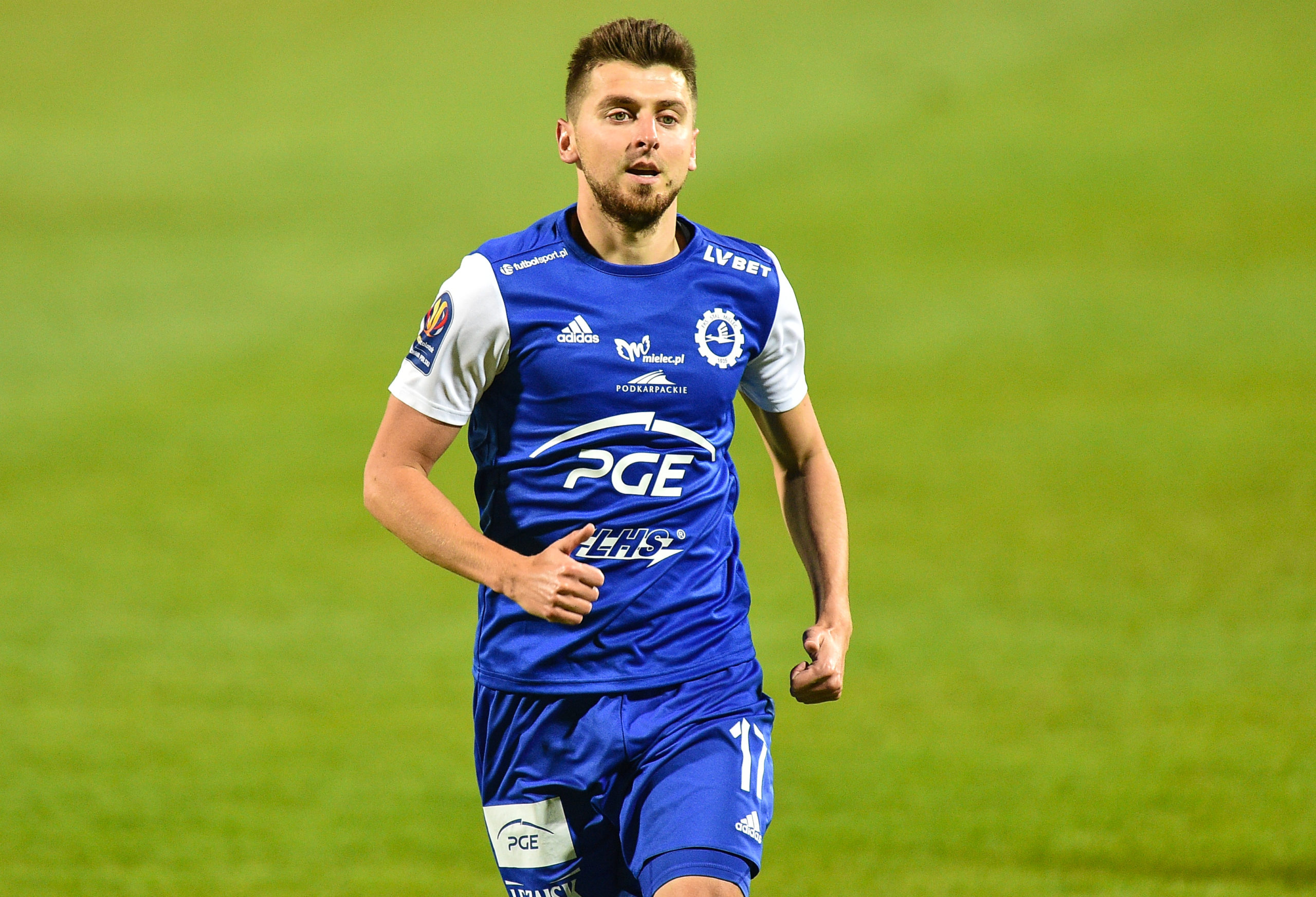 Bartosz Nowak i jego imponujące statystyki. Czy to już czas na najwyższą klasę rozgrywkową w Polsce?