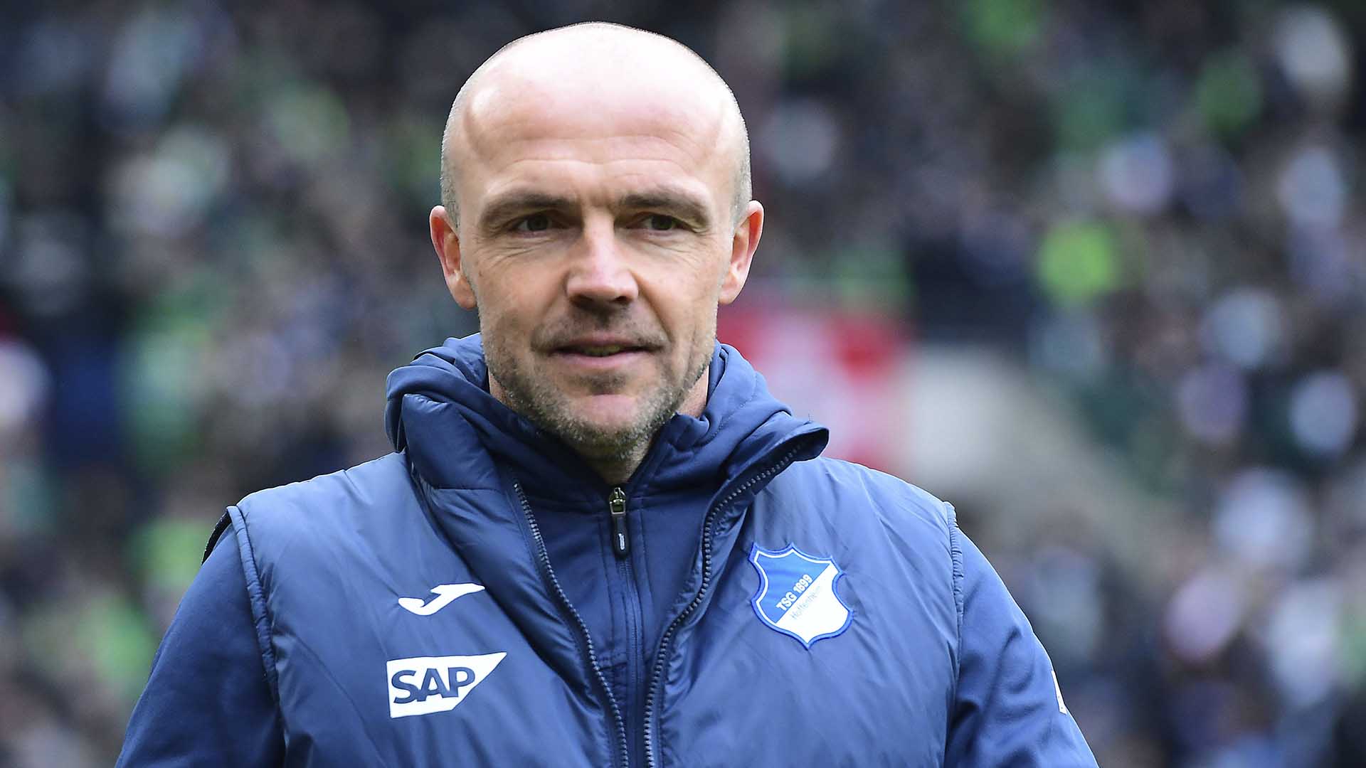 Alfred Schreuder i kręta ścieżka jego kariery trenerskiej. Dlaczego zwolnienie go z Hoffenheim jest tak zaskakujące?