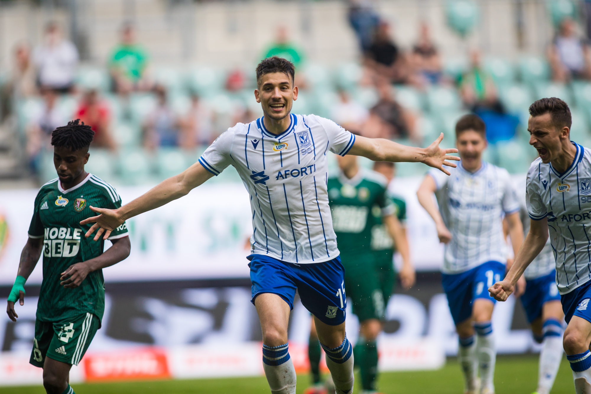 Walka o wicemistrzostwo wciąż trwa. Lech zremisował ze Śląskiem 2:2