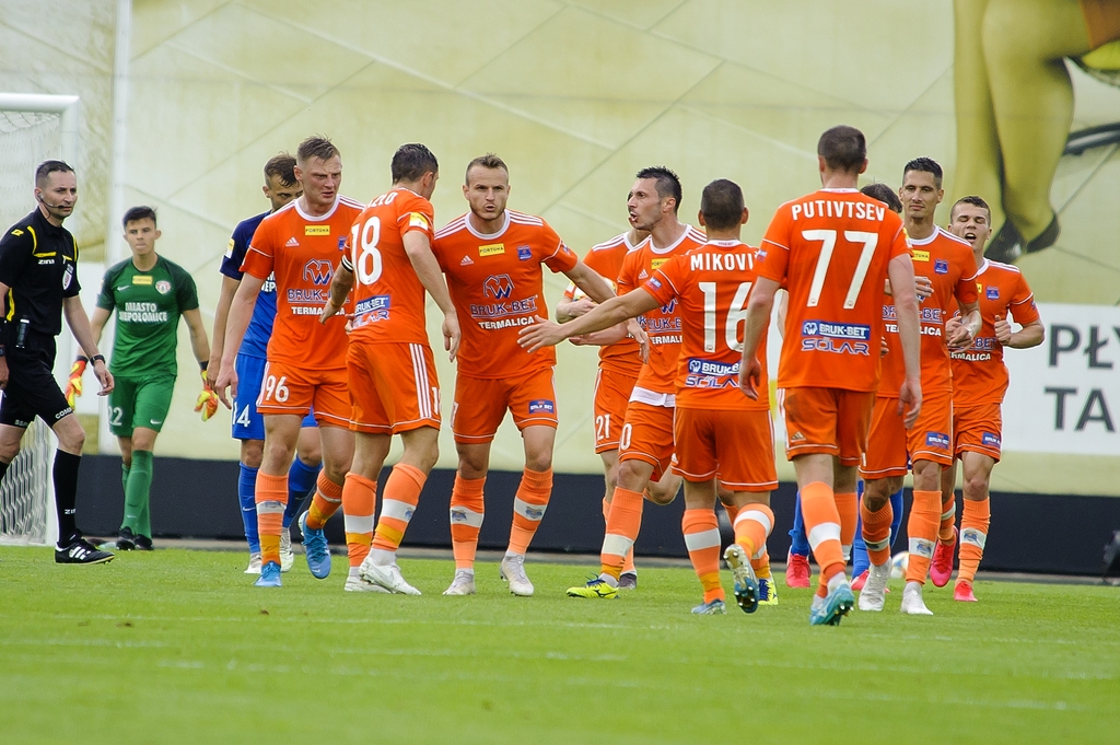 Bruk-Bet – wiosenne przetasowania w najlepszej polskiej piłkarskiej wiosce