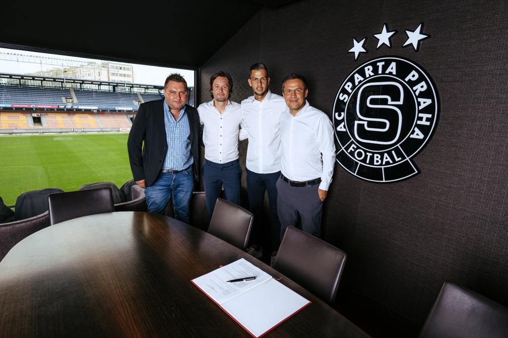 Paweł Zimończyk: „Kontrakty w Slavii czy Sparcie Praga? Wyższa półka niż w Legii” (WYWIAD)