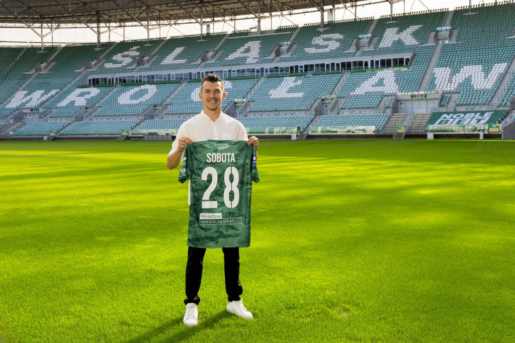 Kaczki transferowe: głośne transfery w PKO Ekstraklasie. Niespodziewany powrót Wilczka do Danii