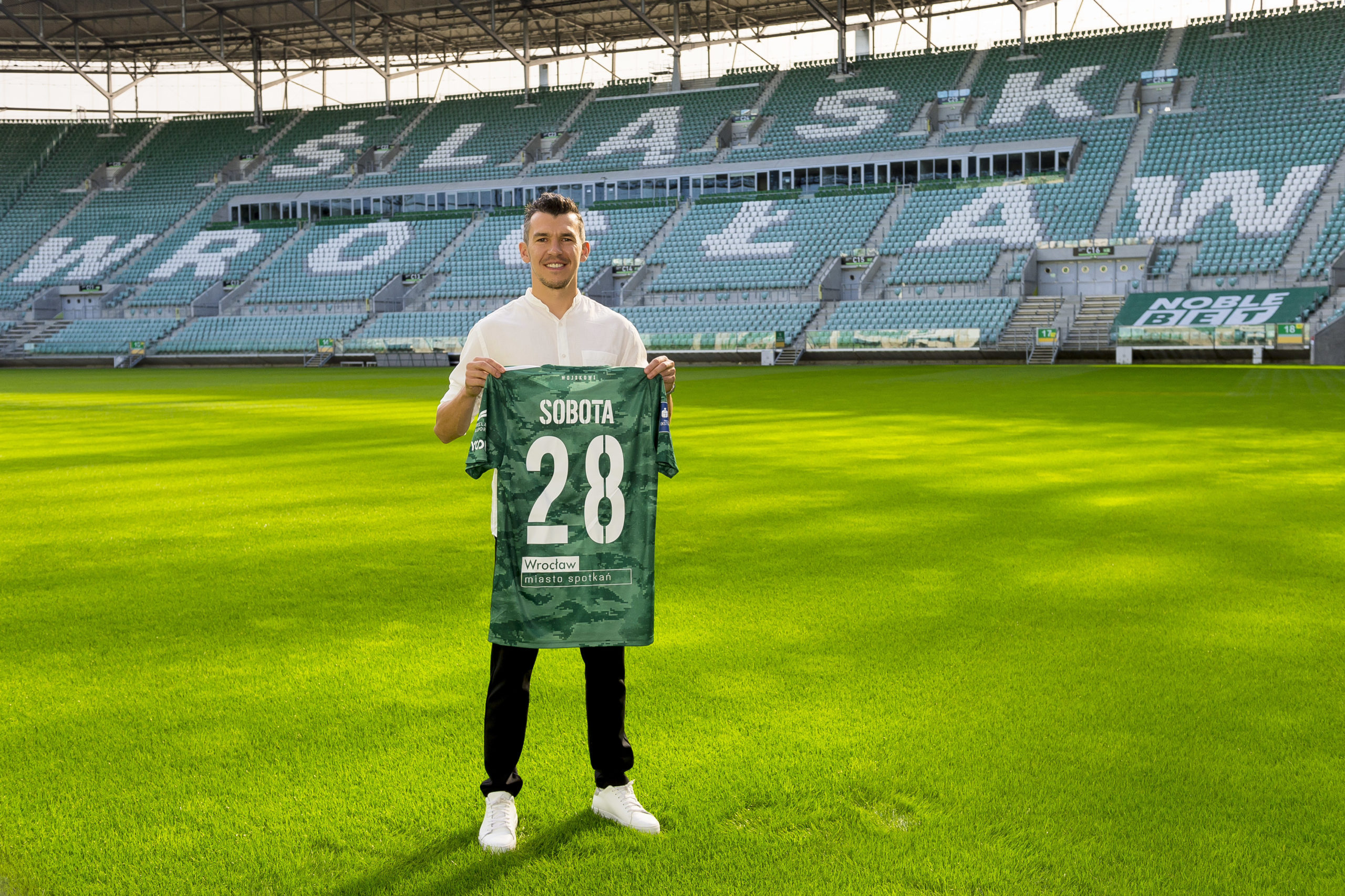 Kaczki transferowe: głośne transfery w PKO Ekstraklasie. Niespodziewany powrót Wilczka do Danii