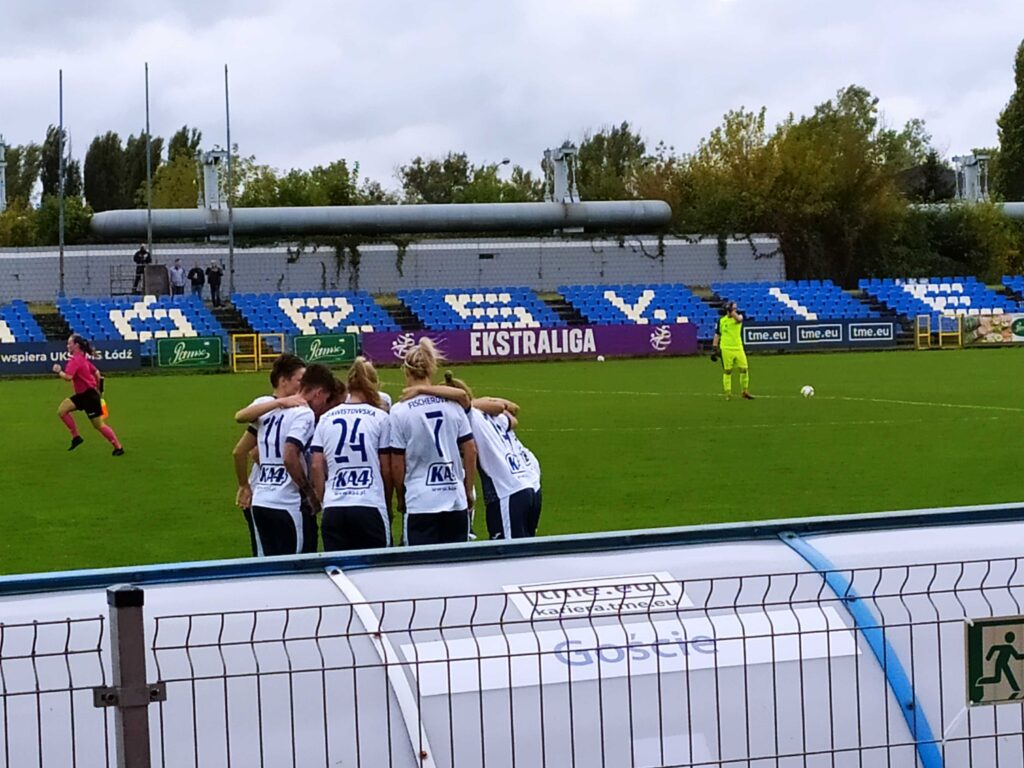 Kobieca piłka nożna, spać nie można!