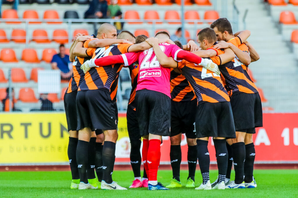 Chrobry Głogów – nowe rozdanie. Czy Gołębiewski godnie zastąpi Ivana Djurdjevica?