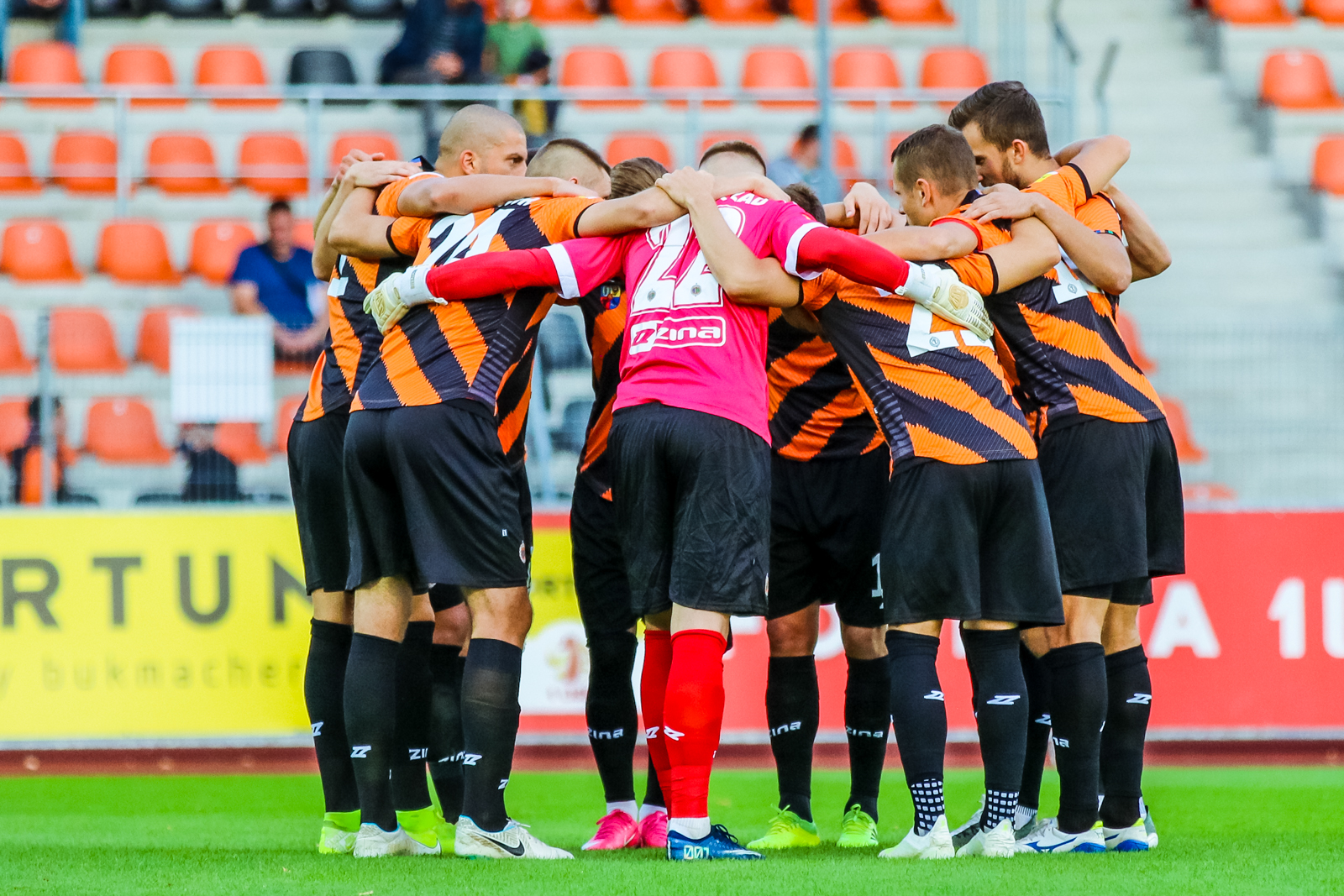 Chrobry Głogów – nowe rozdanie. Czy Gołębiewski godnie zastąpi Ivana Djurdjevica?