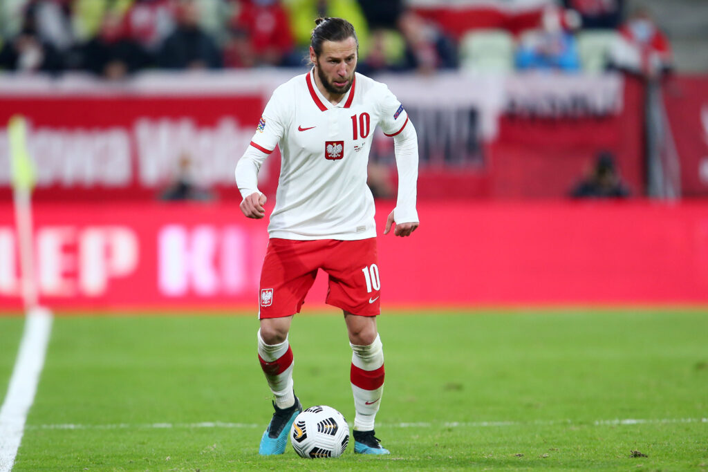 Środek pola, czyli pozytywny ból głowy Michniewicza?