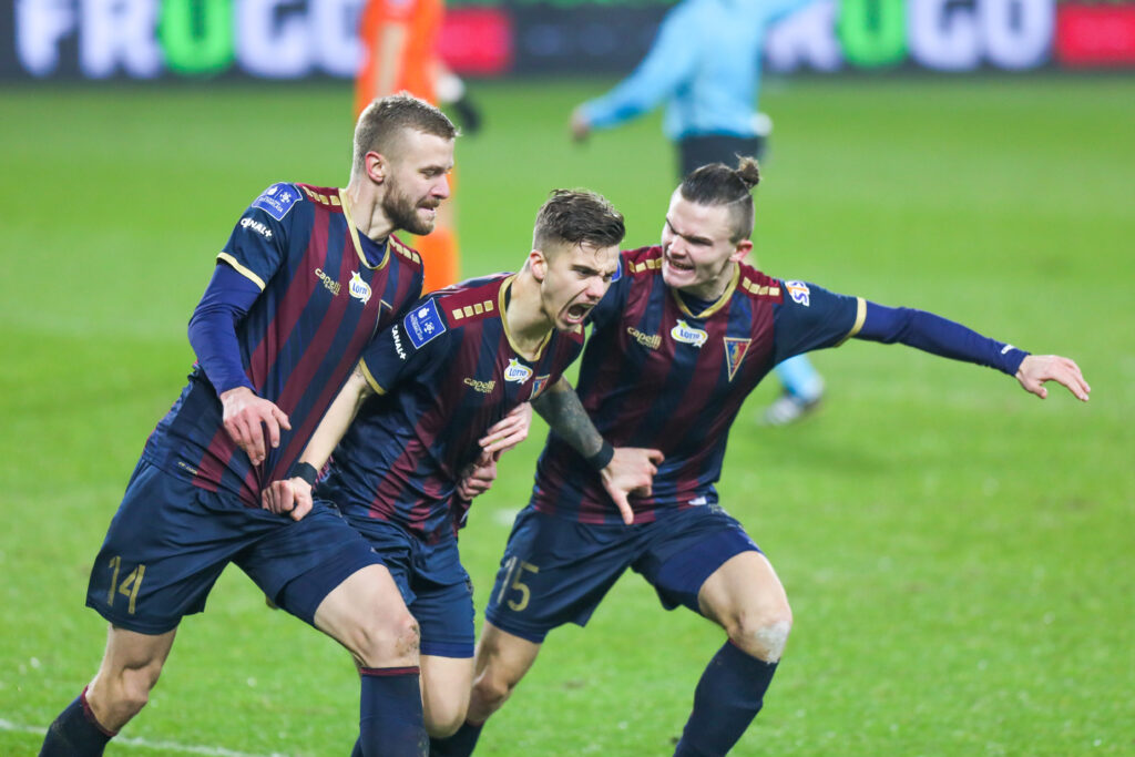 Pogoń Szczecin – niespodziewany lider i na ten moment główny kandydat do mistrzostwa