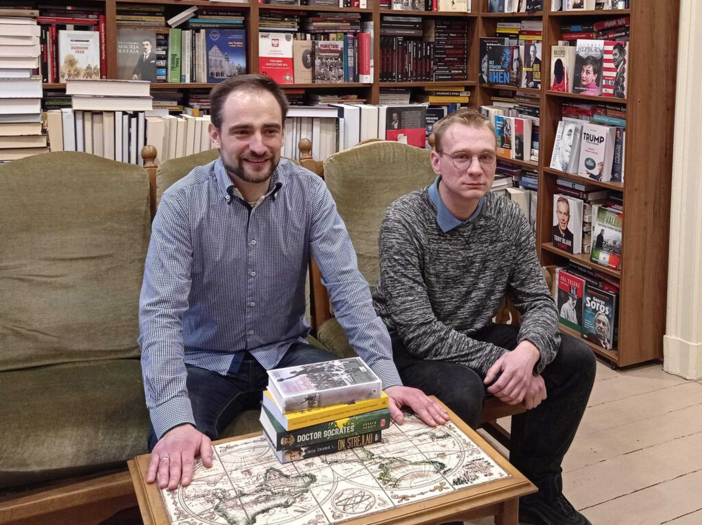 Największy kibic wśród księgarzy, najlepszy księgarz wśród kibiców. Wywiad z Jakubem Tarantowiczem