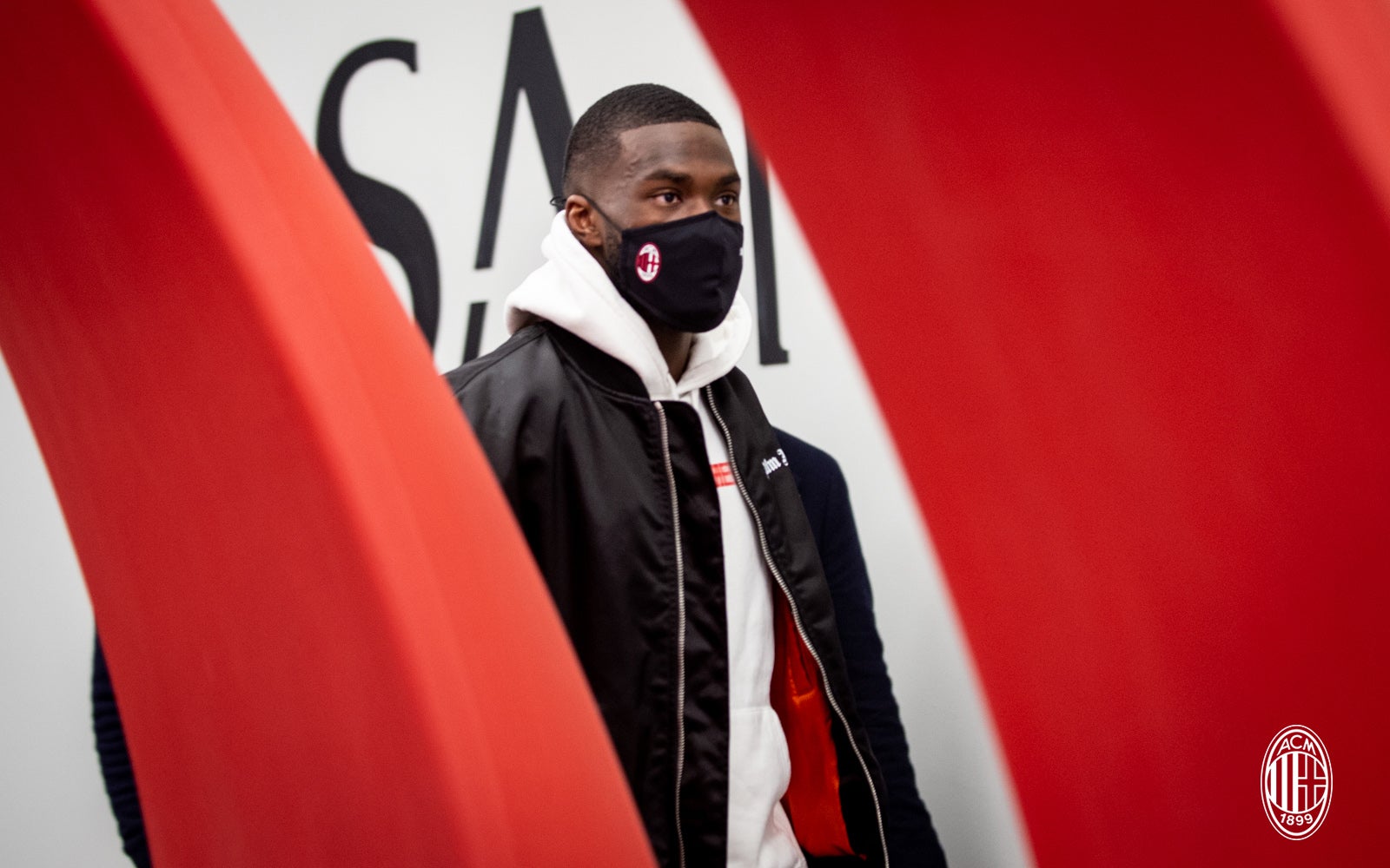 Tomori w Milanie! Czy Anglik da radę wejść do zespołu Stefano Piolego?