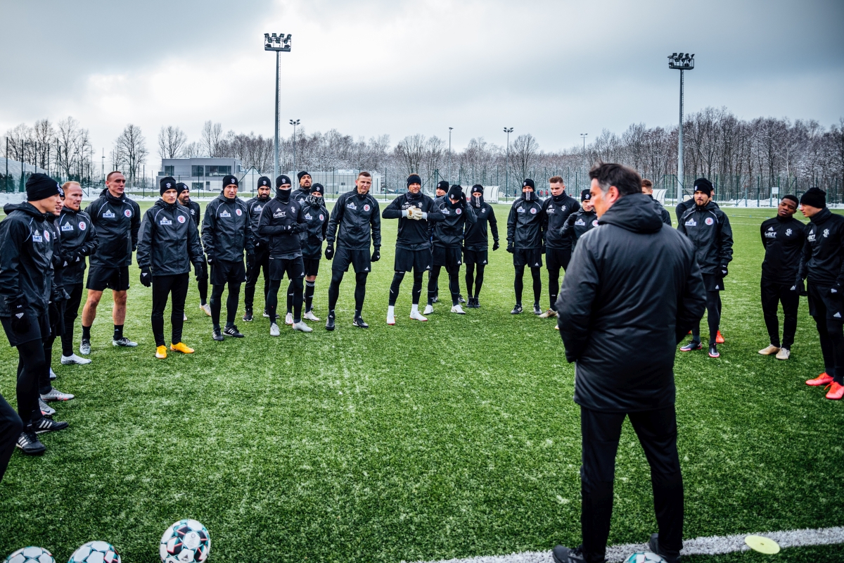 Ofensywny problem bogactwa Wojciecha Stawowego. Kto będzie ofiarą przepychu w ŁKS-ie?