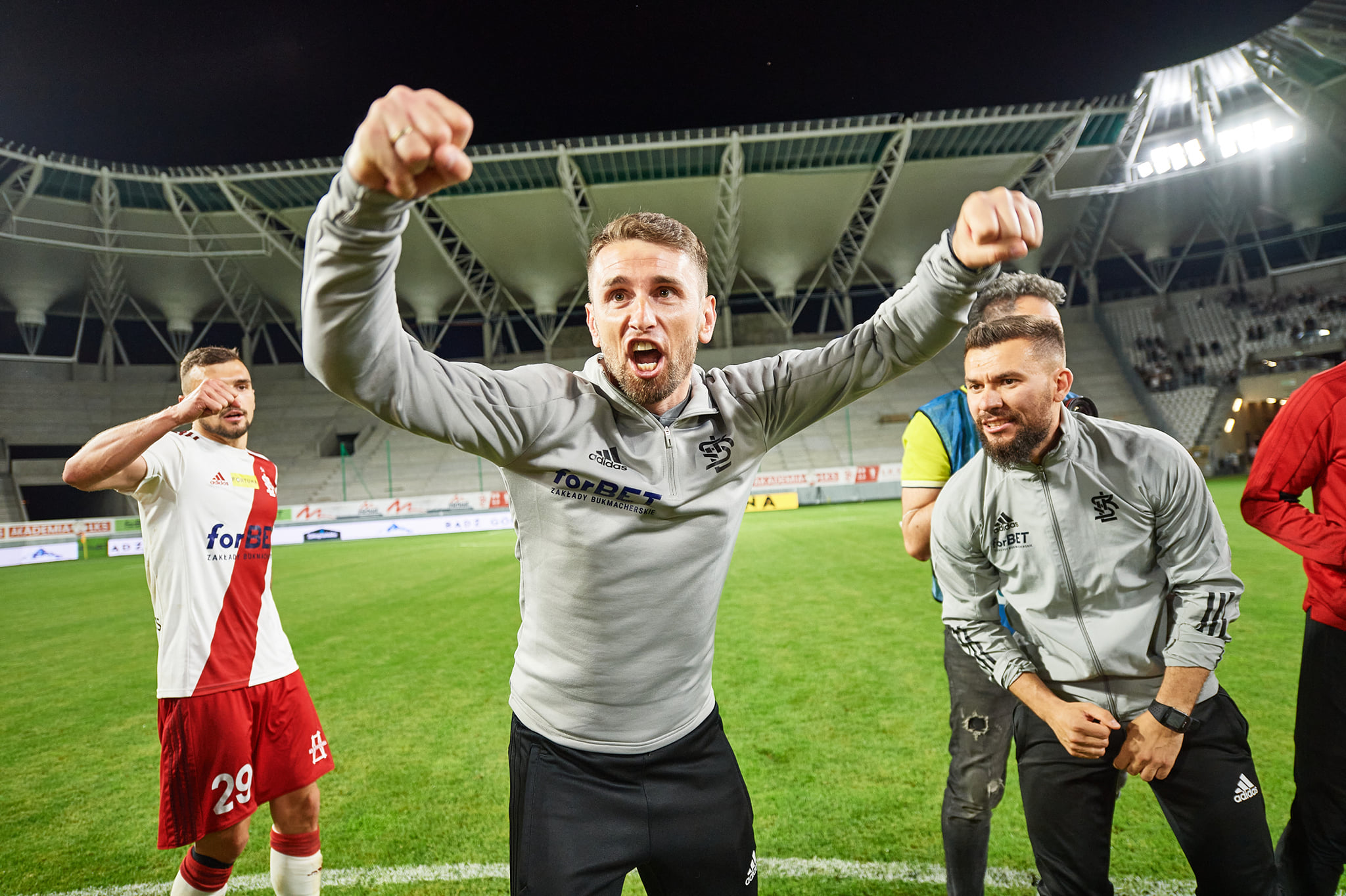 Piłkarski thriller z łódzkim happy endem. Pierwsze pięć wniosków po trenerskim debiucie Marcina Pogorzały w ŁKS-ie