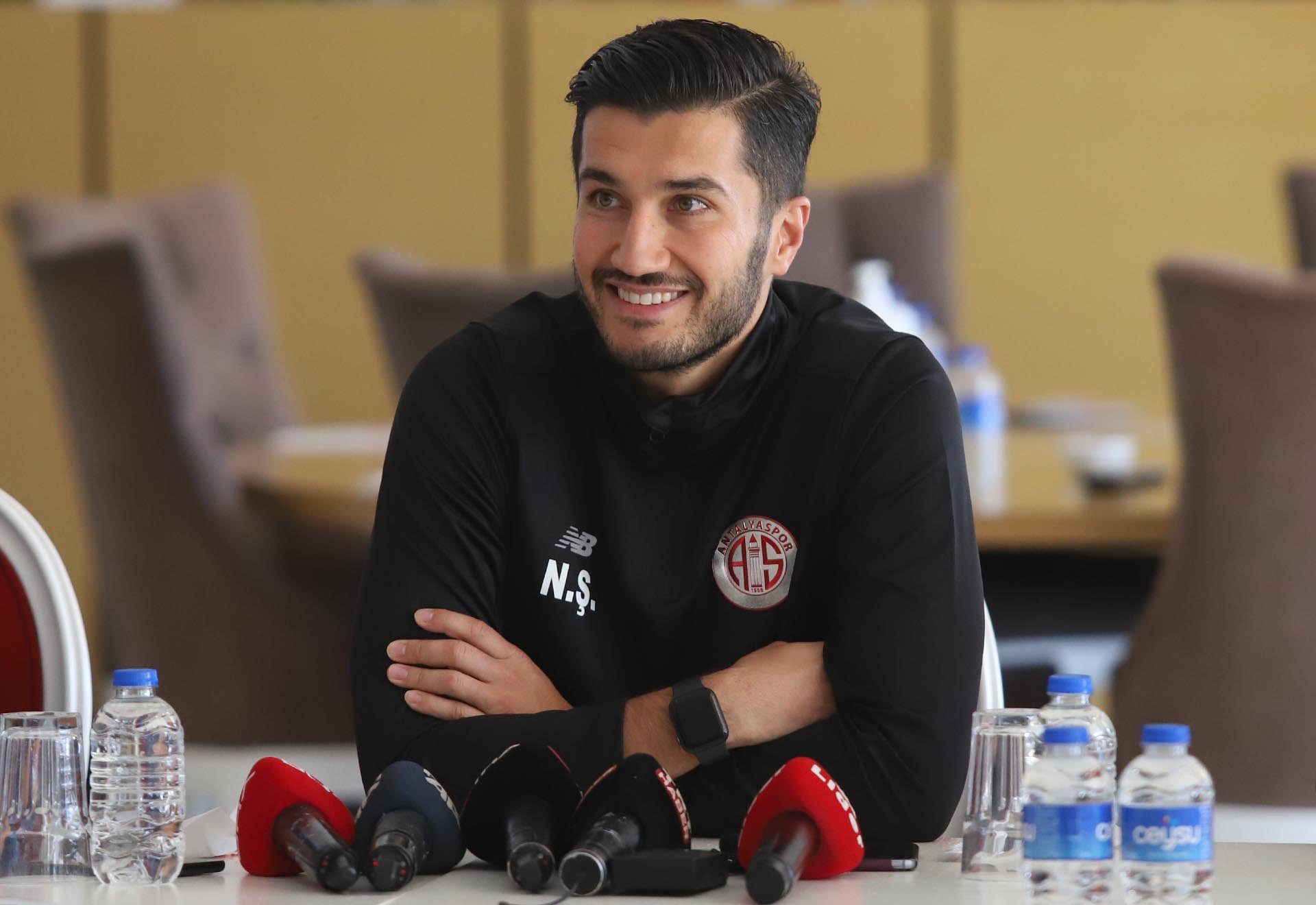 Nuri Sahin – z murawy, do gabinetu