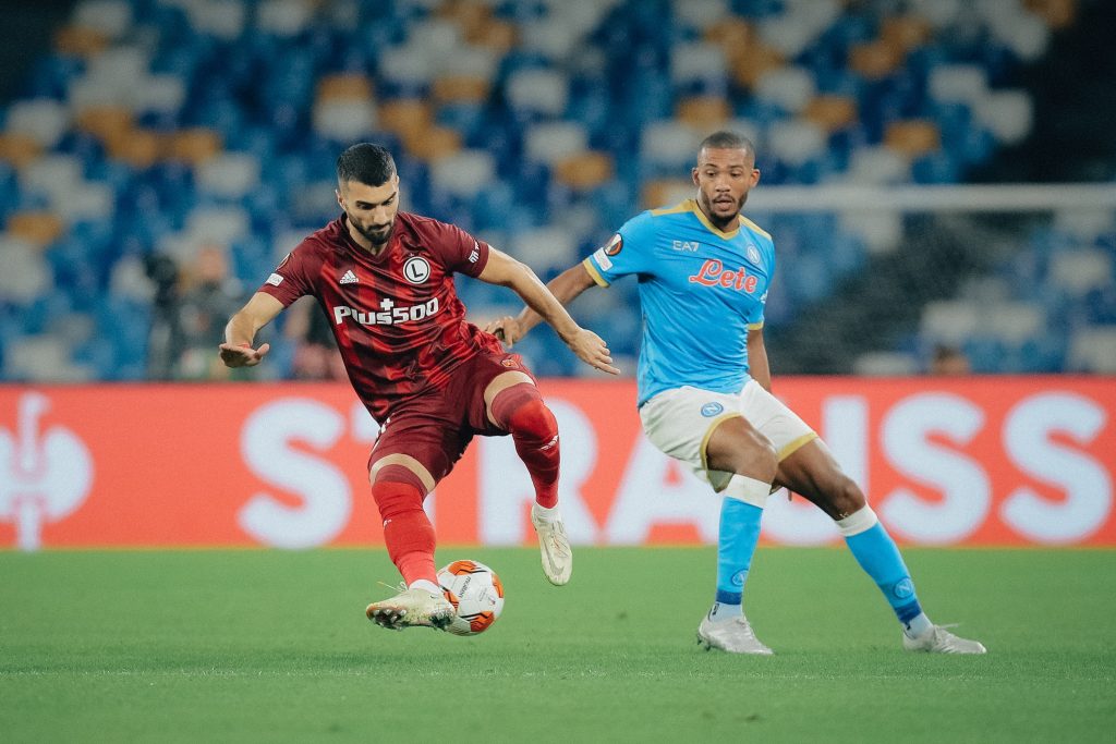 Emreli i jego dwie zupełnie różne twarze