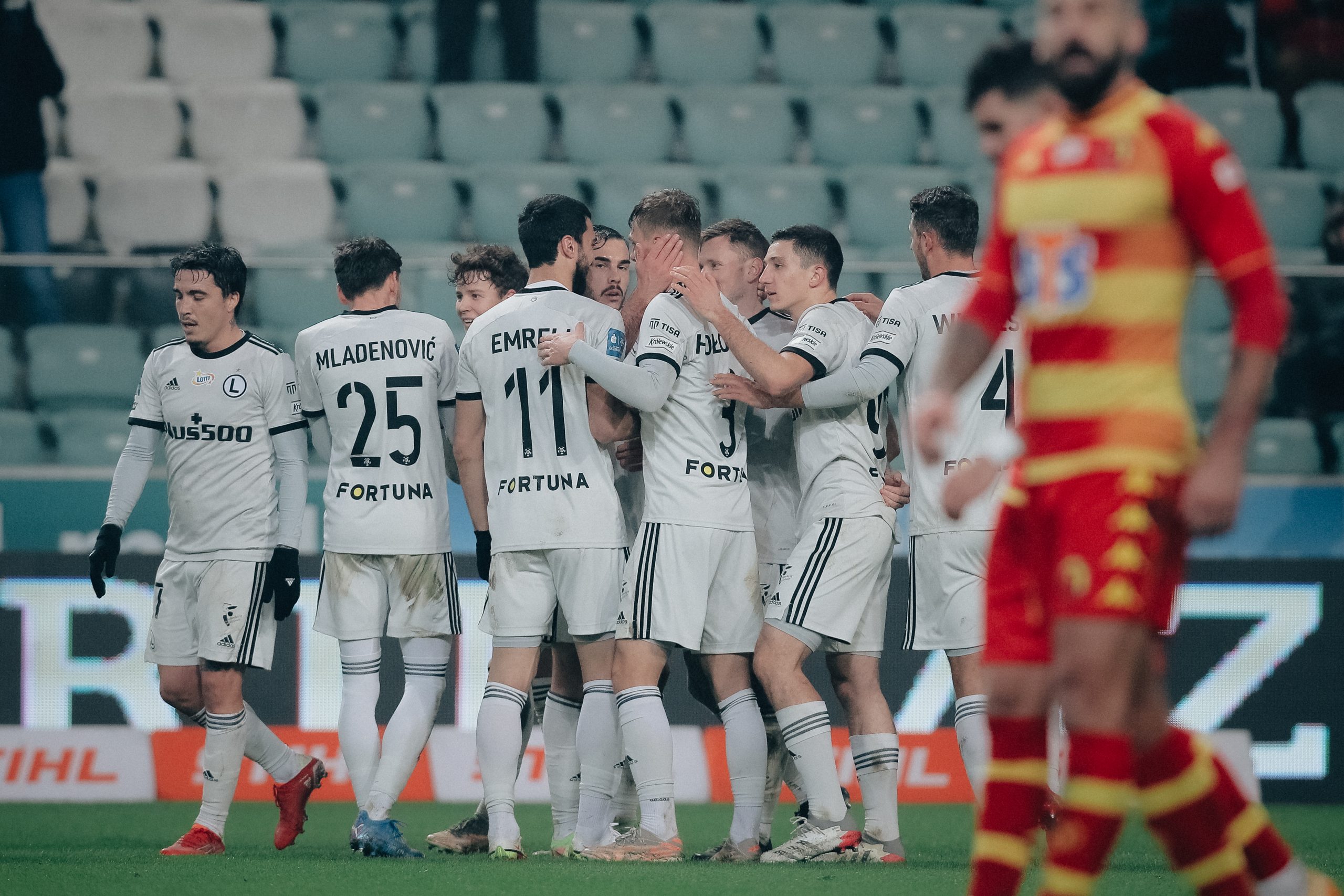 Koniec fatalnej serii meczów bez zwycięstwa. Legia w końcu wygrywa!