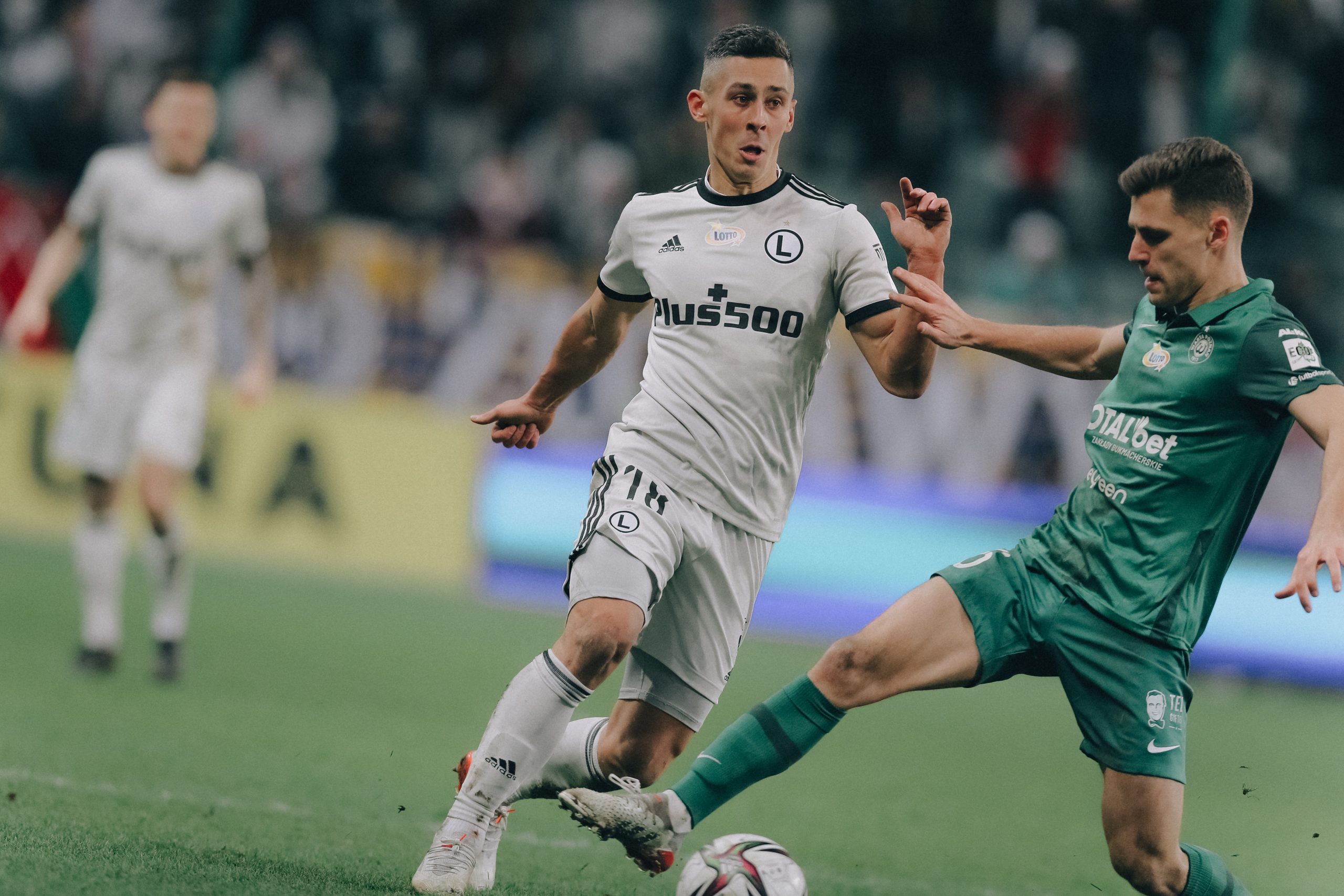 Transfer za transferem. Najciekawsze transakcje pomiędzy polskimi klubami