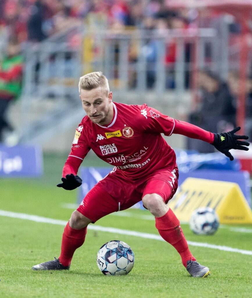 Widzew Łódź przegrywa na własnym stadionie z Koroną Kielce