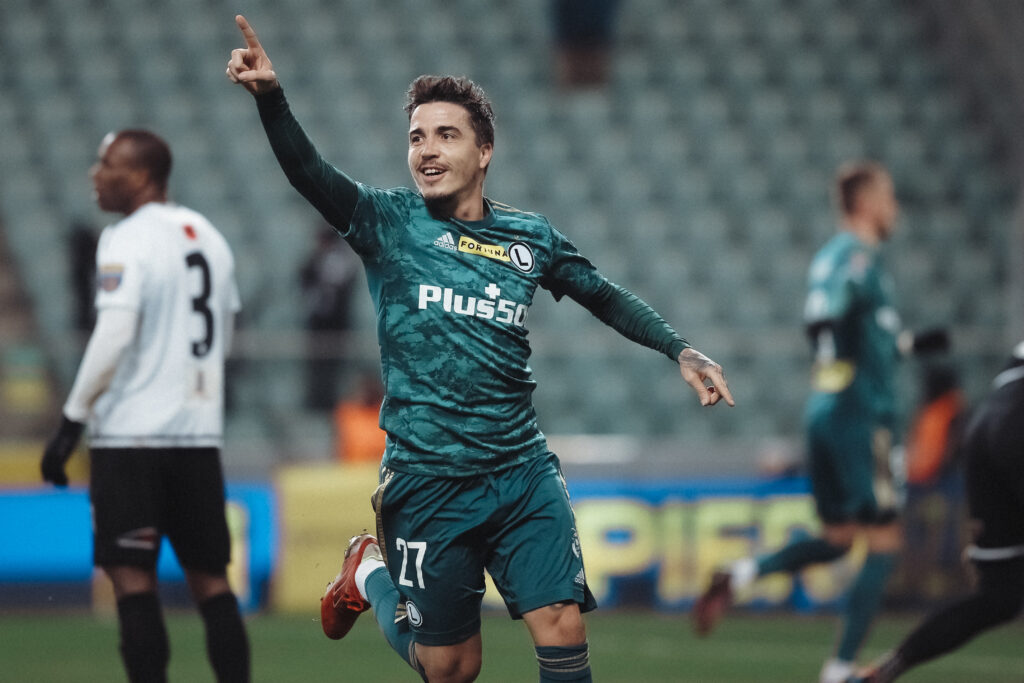 Po kolejce: Ile twarzy ma Josue?