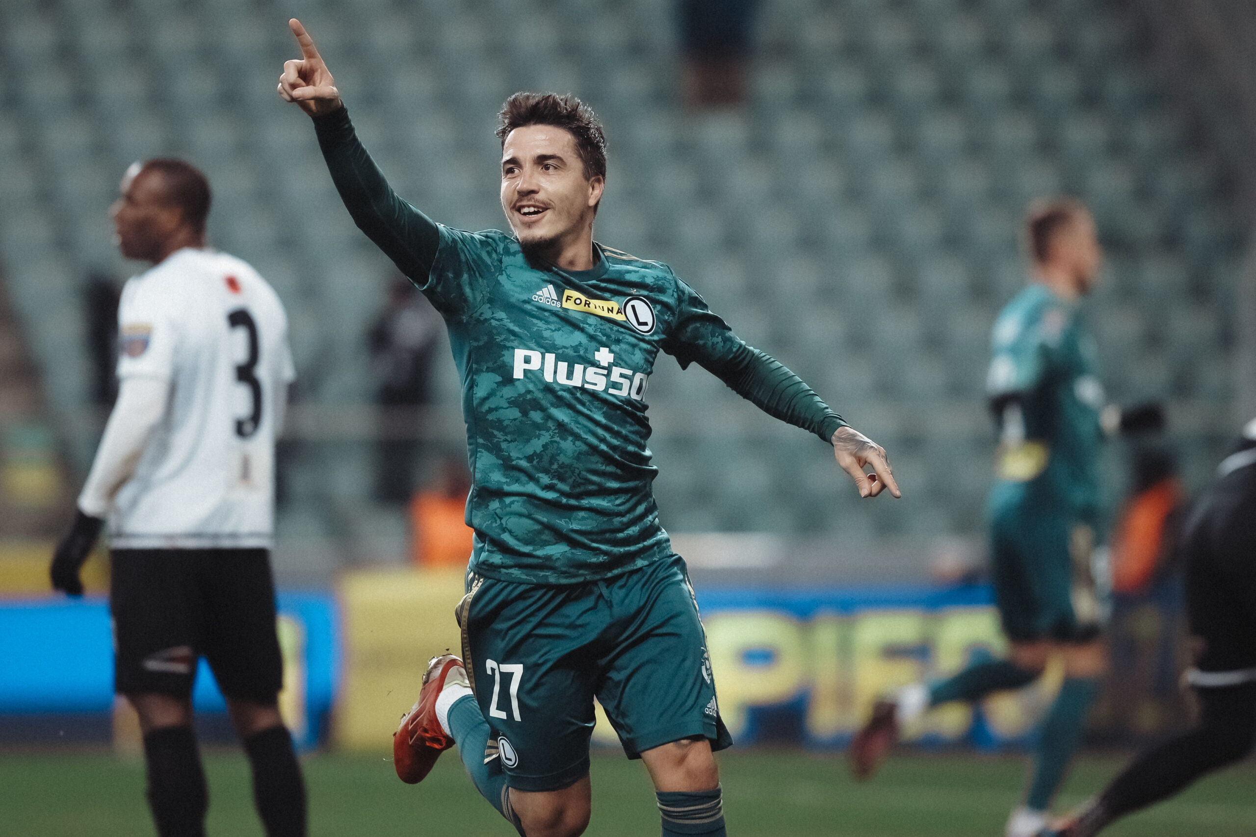 Po kolejce: Ile twarzy ma Josue?