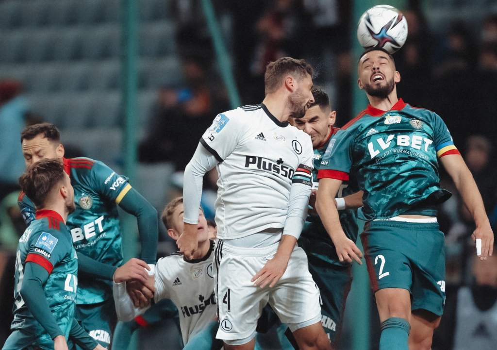 Legia oddala się od Rakowa, Śląsk kończy jubileusz remisem