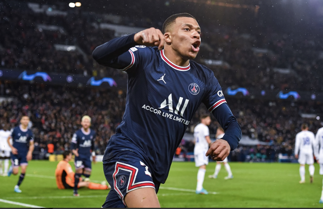 Gwiazda Paryża zostaje w domu. Dlaczego Mbappe wybrał PSG?