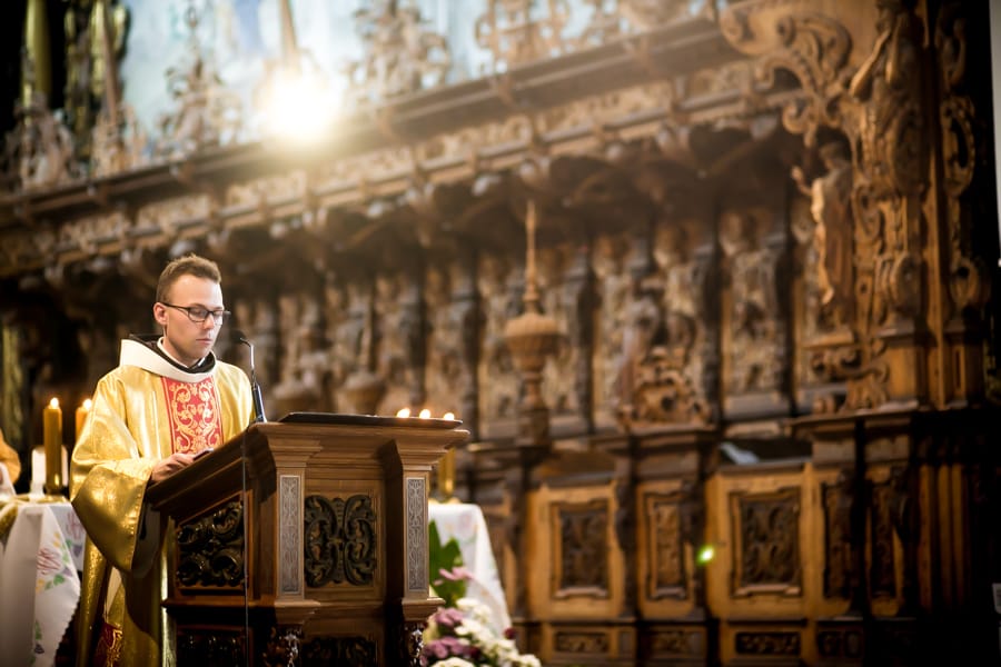 „Bóg przez sport, przez piłkę nożną, mecze czy kibicowanie daje nam wytchnienie i emocje, dzięki którym możemy na nowo nabrać sił”