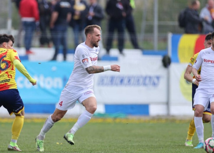 Kamil Wiktorski: Profesor oczekiwał biletu na wakacje w zamian za podpis [WYWIAD]