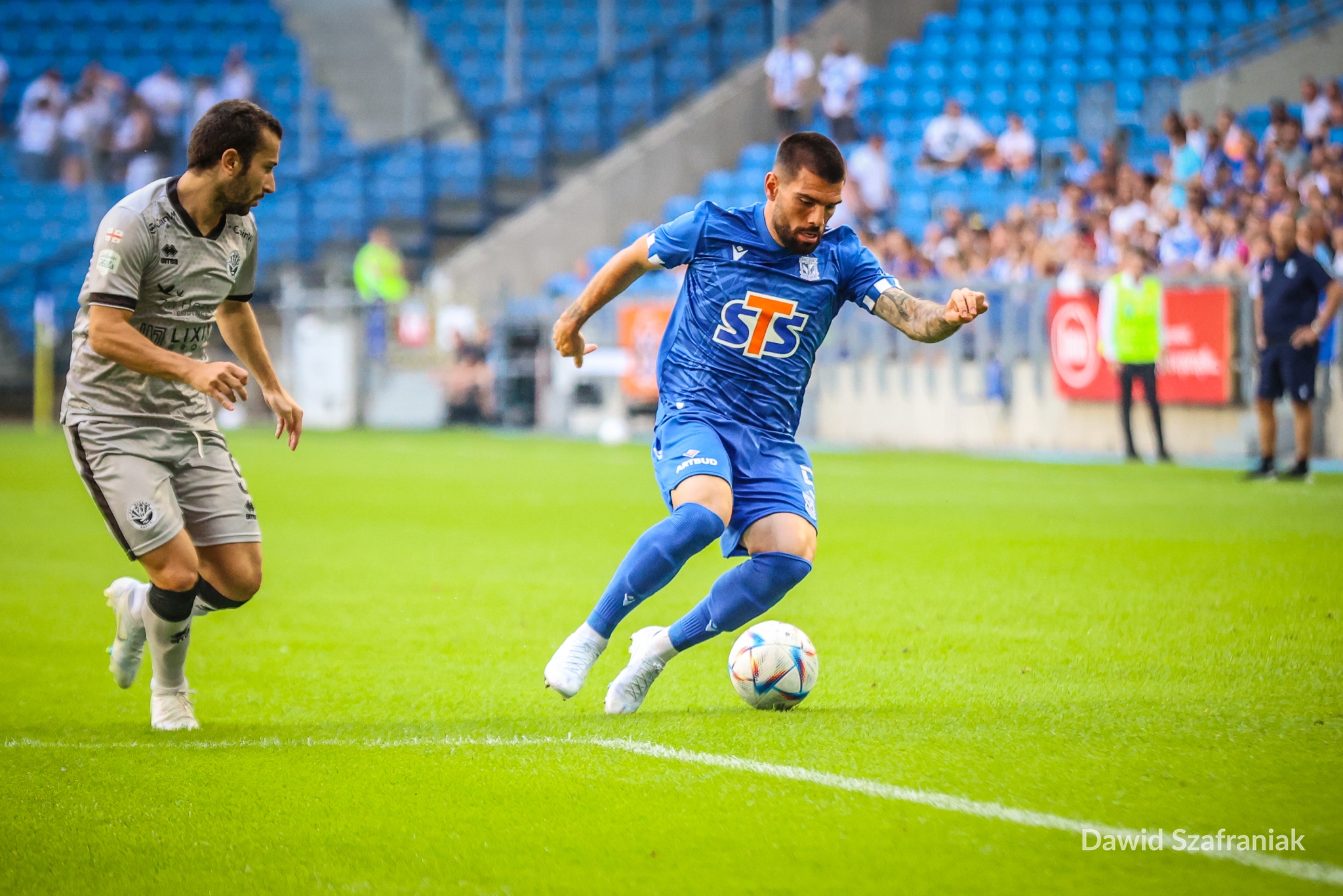 Nie przestraszyli się i napsuli mnóstwo krwi, lecz niestety Lech Poznań przegrywa z Villarrealem